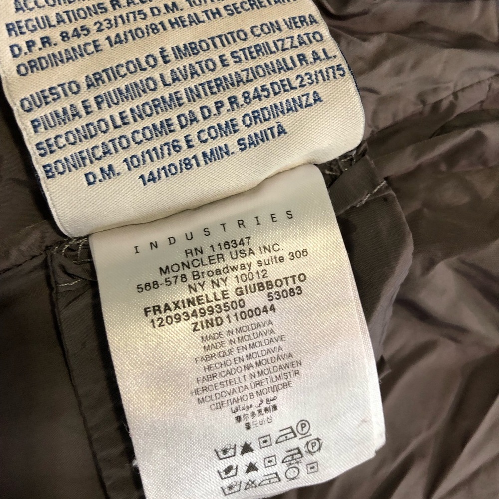 Womens Moncler Gray Quilted Hooded Puffer Coat with Belted Waist - Picture 12 of 16